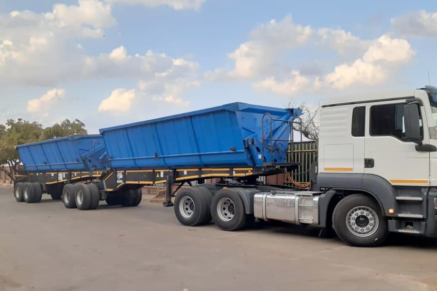 Industrial side tipper logistics